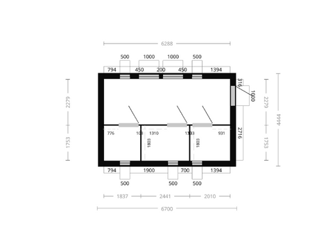 Planritning för komplementhus med måttsatt rumsindelning och taklayout
